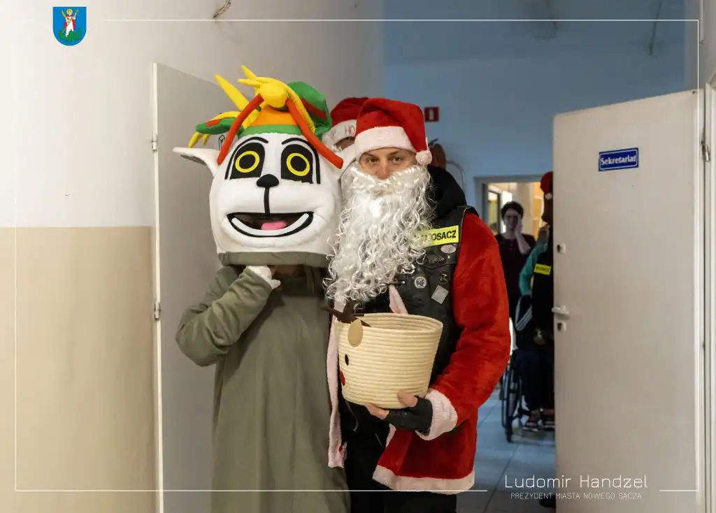 Dziecięce uśmiechy w Nowym Sączu. Prezydent Handzel z Motomikołajami w szpitalu