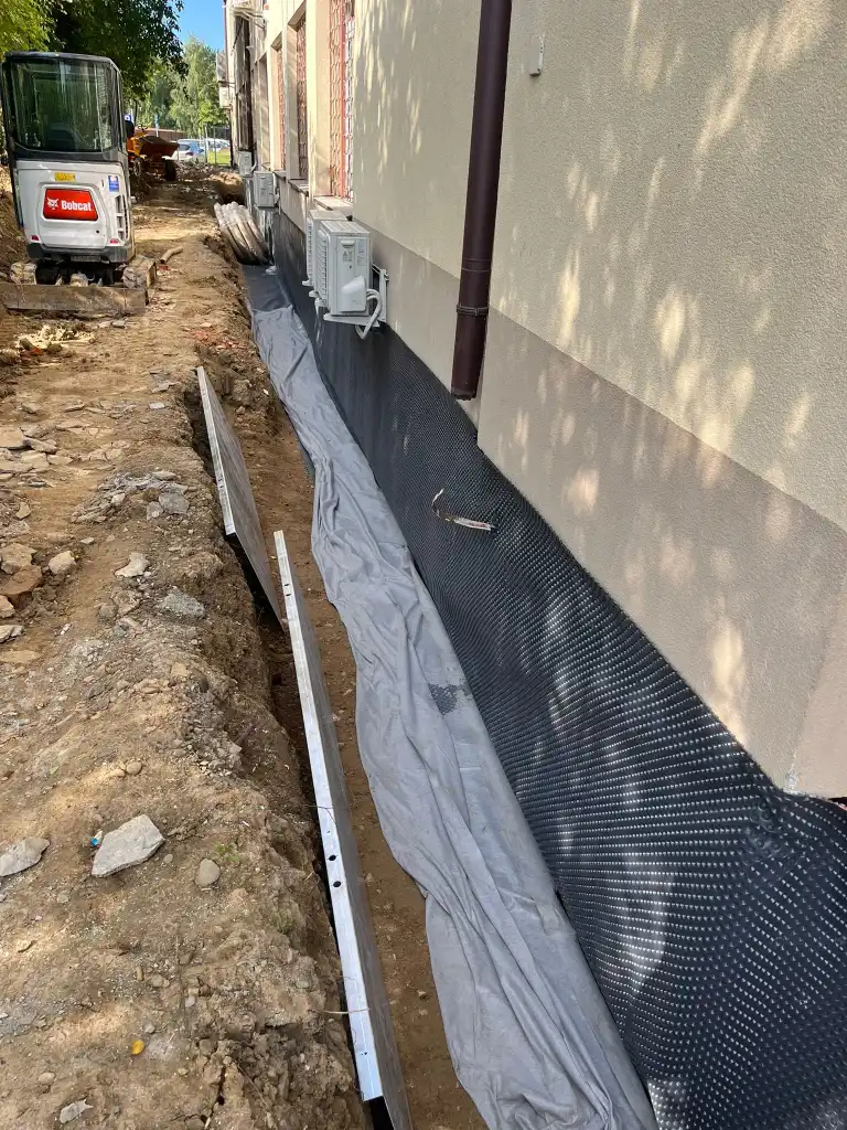 Gorlice: Trwa modernizacja budynku przy ul. Słonecznej 7