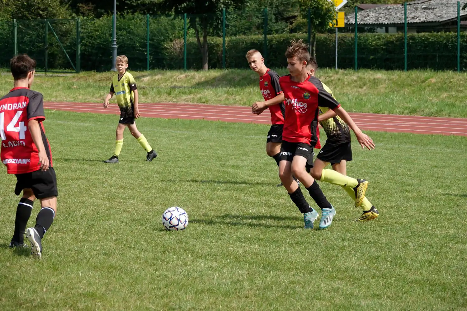 W Nawojowej odbył się XIV Powiatowy Turniej Piłki Nożnej Chłopców o Puchar Starosty Nowosądeckiego