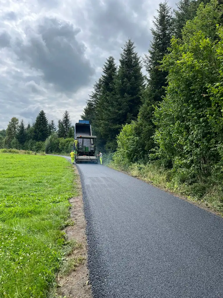 Nowa droga w Łazach Biegonickich