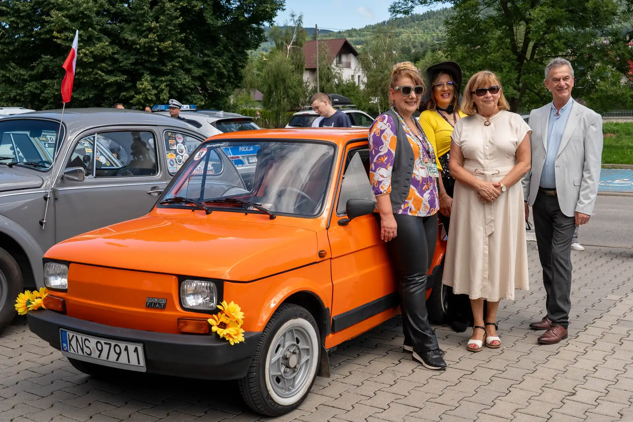 Motoryzacyjna podróż w czasie. XVII Zlot Zabytkowych Pojazdów zawitał do powiatu limanowskiego
