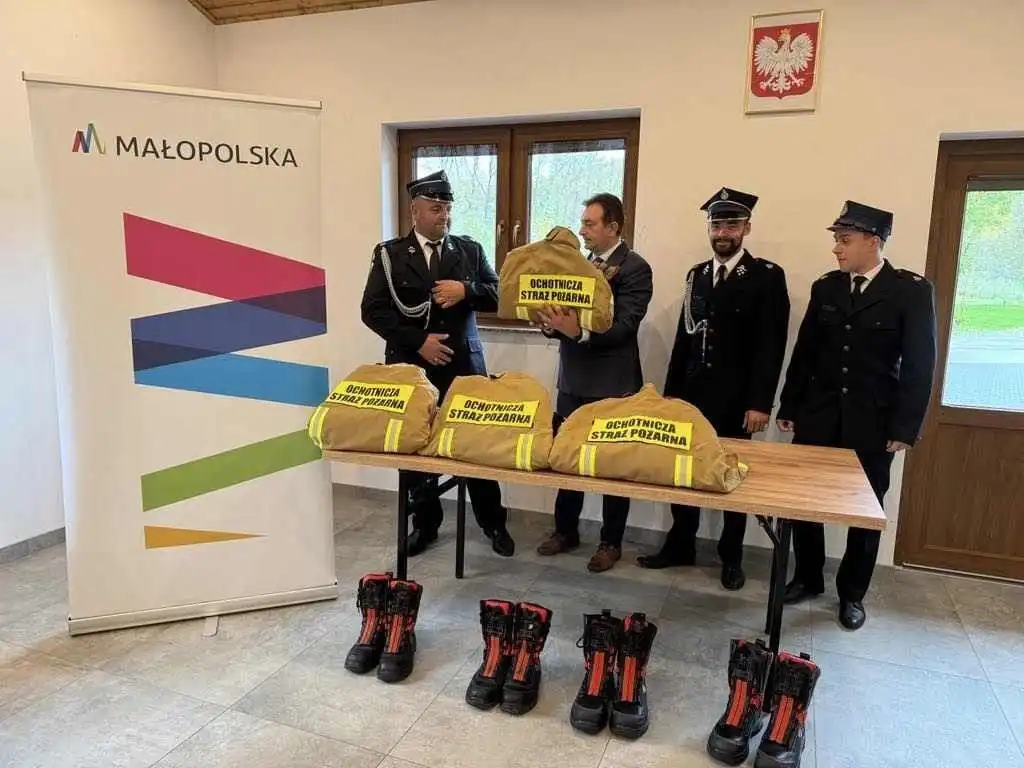 Nowy sprzęt dla strażaków z OSP Strzeszyce i OSP Ujanowice