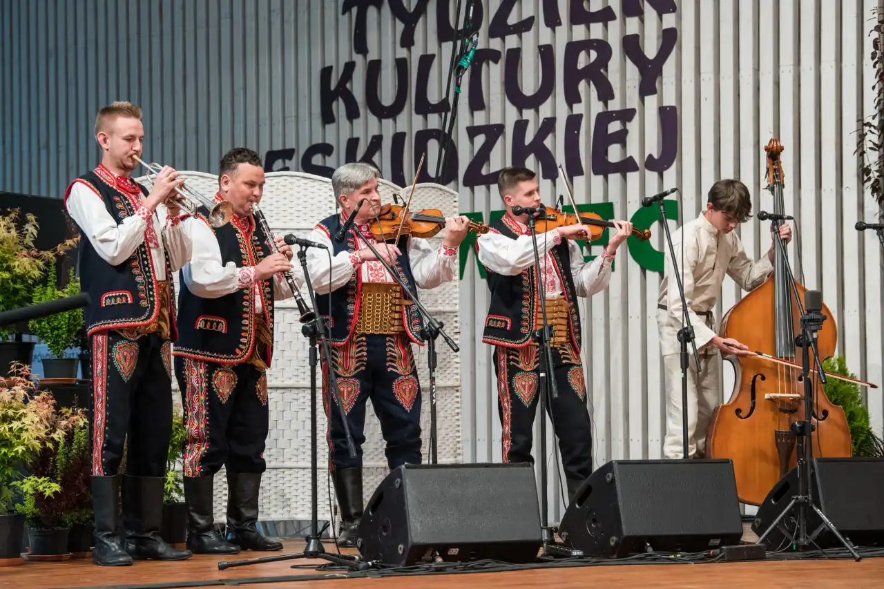 Folklor z Gminy Łososina Dolna błyszczał w Żywcu