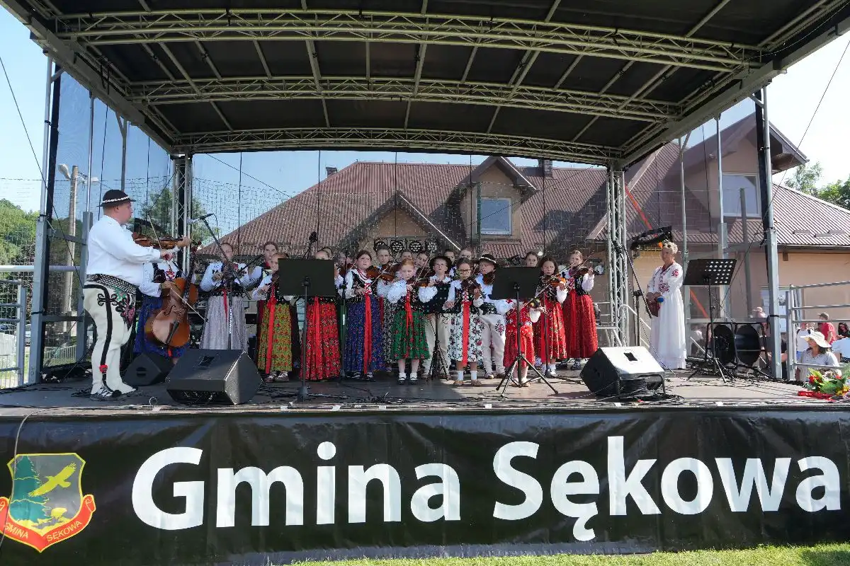 Radosne święto plonów. Mieszkańcy Gminy Sękowa dziękowali za urodzaj