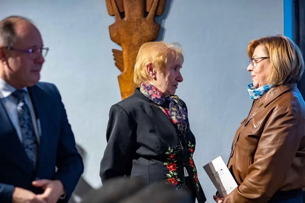 „Powrót do siebie”. Rzeźby Grzegorza Pecucha w Domu Gotyckim