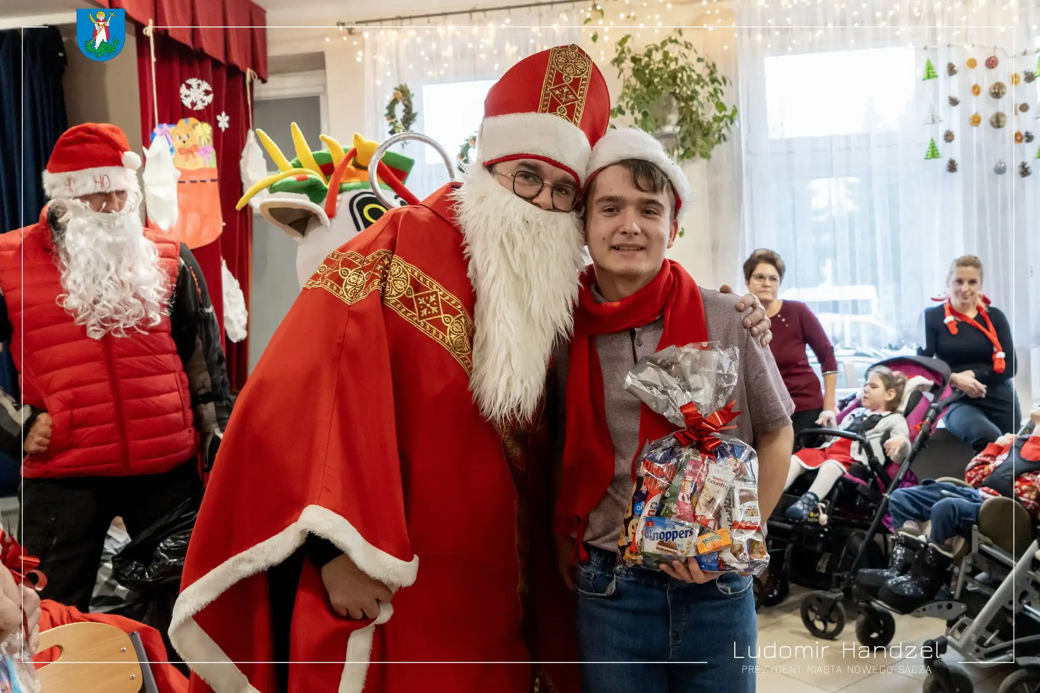 Dziecięce uśmiechy w Nowym Sączu. Prezydent Handzel z Motomikołajami w szpitalu