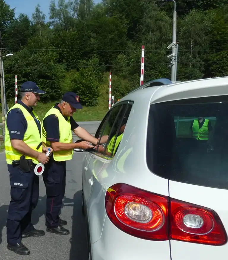 Sądeccy policjanci włączyli się w akcję edukacyjno-prewencyjną pn. „Bezpieczny piątek”