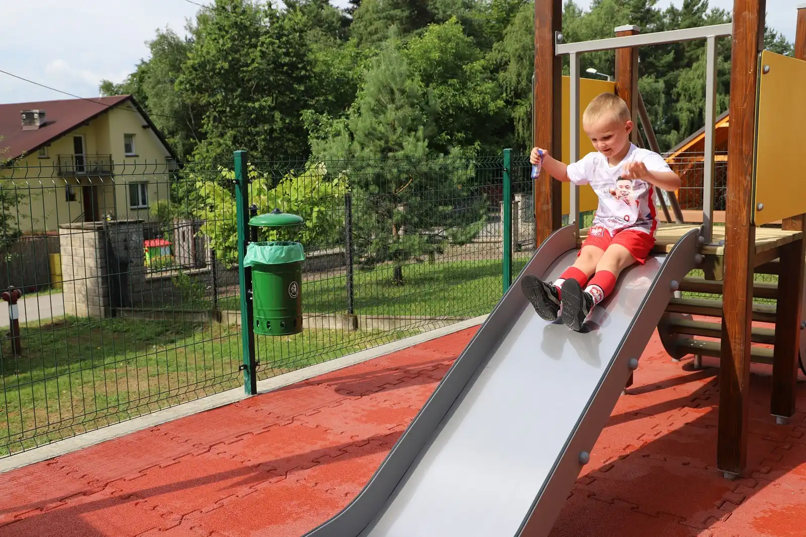 W Bałażówce zmodernizowano boisko. Powstał też nowy plac zabaw