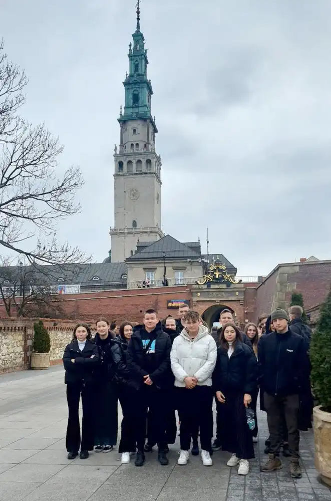 Maturzyści z ZSP w Nawojowej pielgrzymowali na Jasną Górę