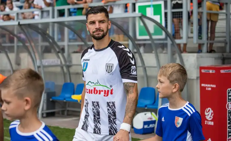 Jakub Wróbel kończy przygodę z "Biało-Czarnymi"