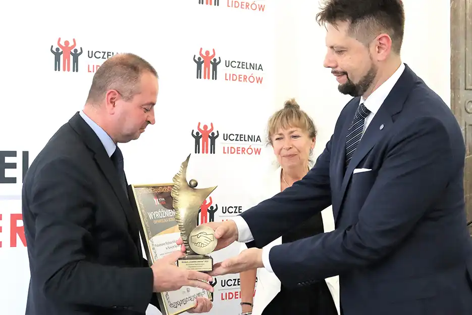 PWSZ Uczelnią Liderów 2022 z wyróżnieniem