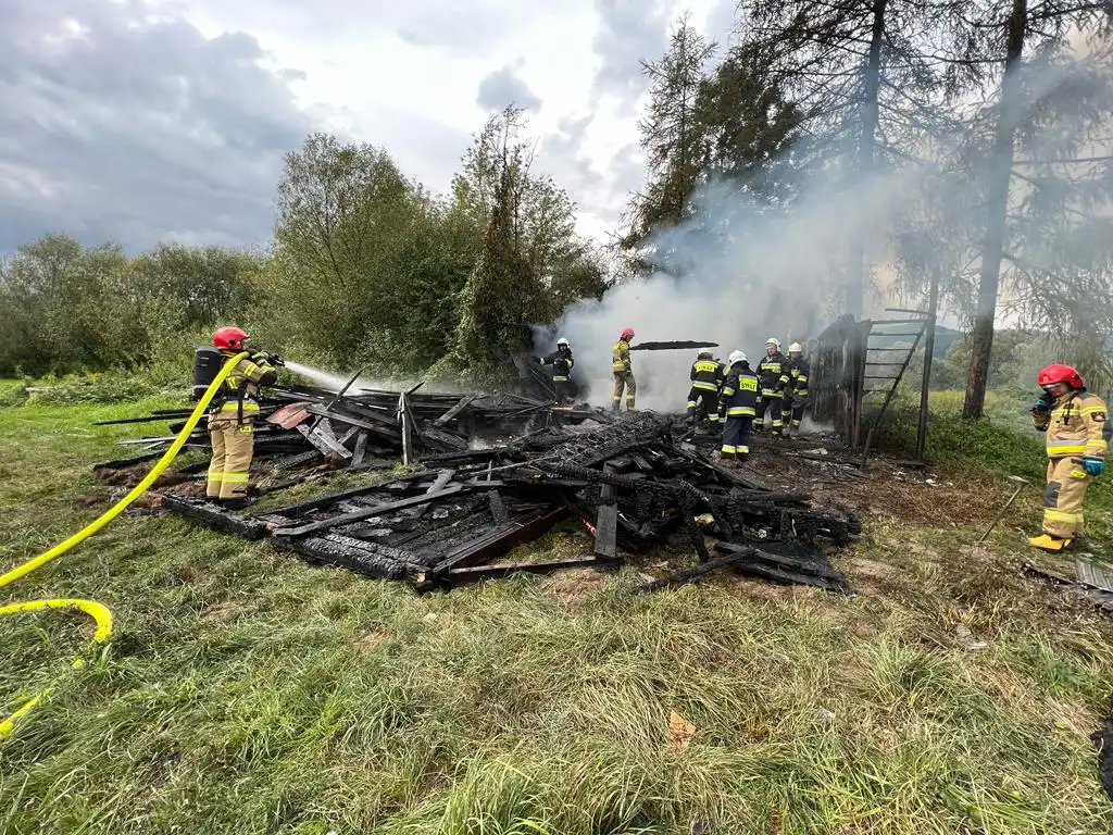 Pożar w Marcinkowicach. Spłonął drewniany budynek