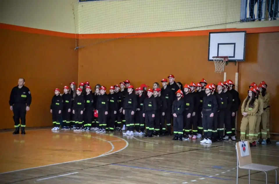 Młodzi strażacy rywalizowali w Halowych Zawodach Sportowo-Pożarniczych w Libuszy