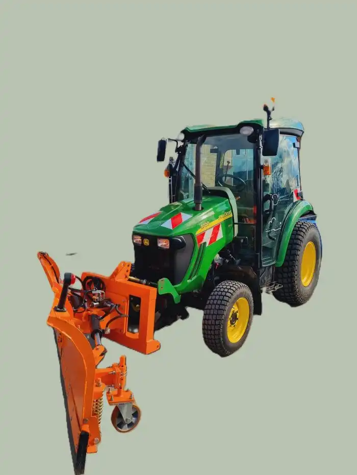 Nowy sprzęt w Korzennej. Koniec z ręcznym odśnieżaniem chodników