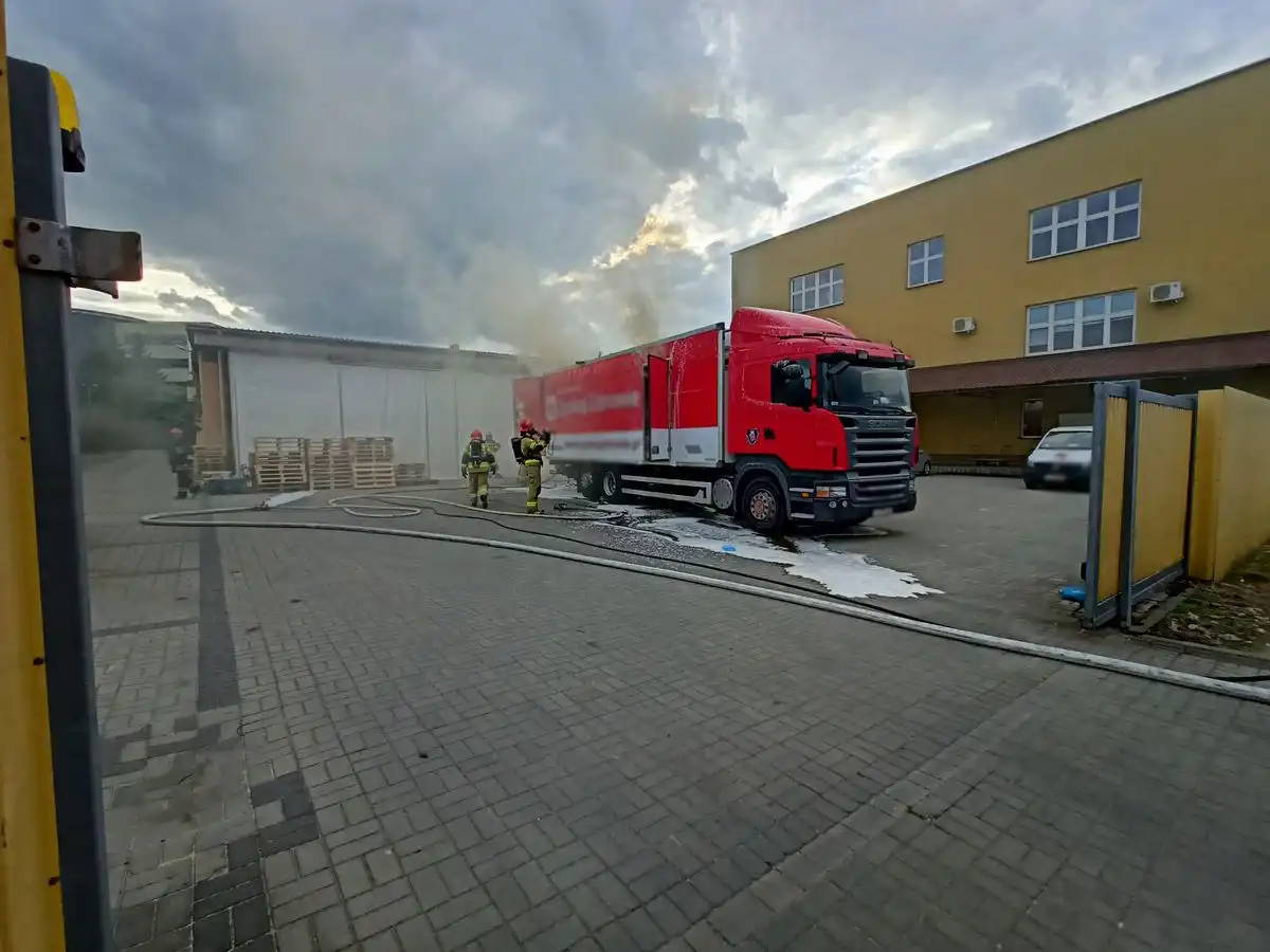 Nowy Sącz: Pożar ciężarówki przewożącej leki