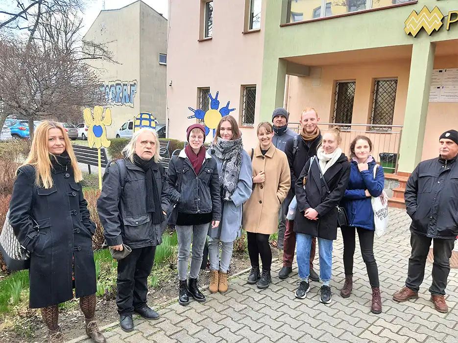 Kwiaty dla Ukrainy - akcja artystyczna studentów PWSZ