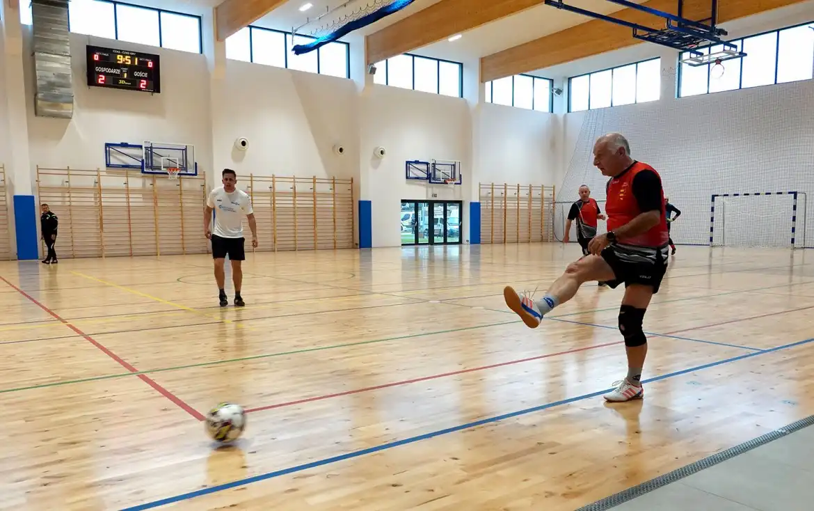 Mecz towarzyski z okazji 20-lecia partnerstwa między Powiatem Unna a Powiatem Nowosądeckim. Niemiecka drużyna pokonała gospodarzy