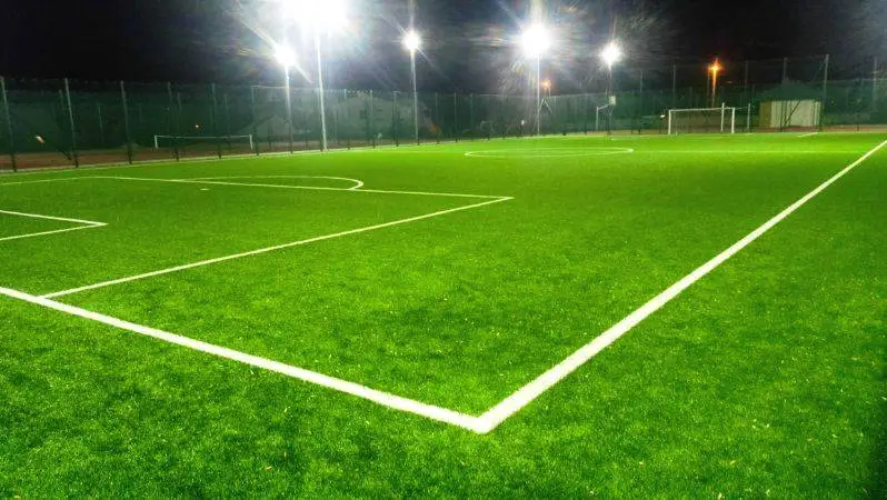 Boisko w Librantowej rozbłysło LED-ami. To początek większych zmian