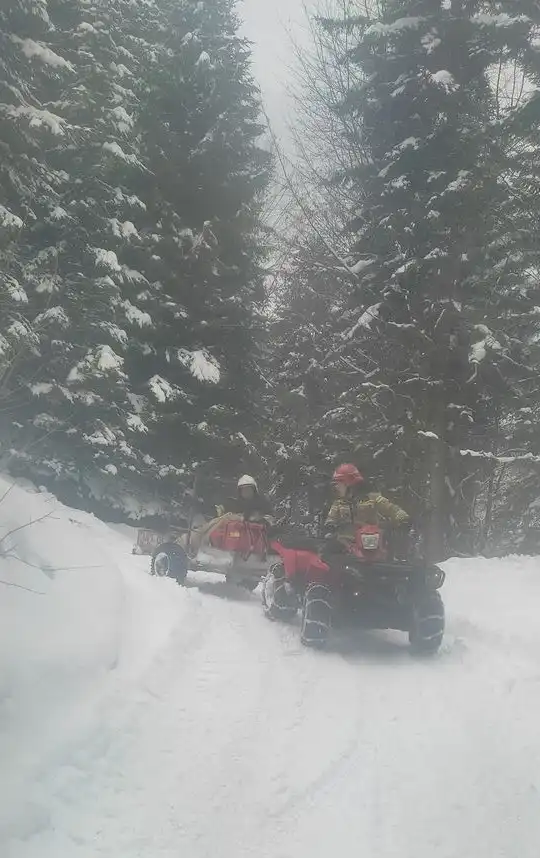 Obidza: Strażacy pomogli ratownikom medycznym w dotarciu do chorej kobiety