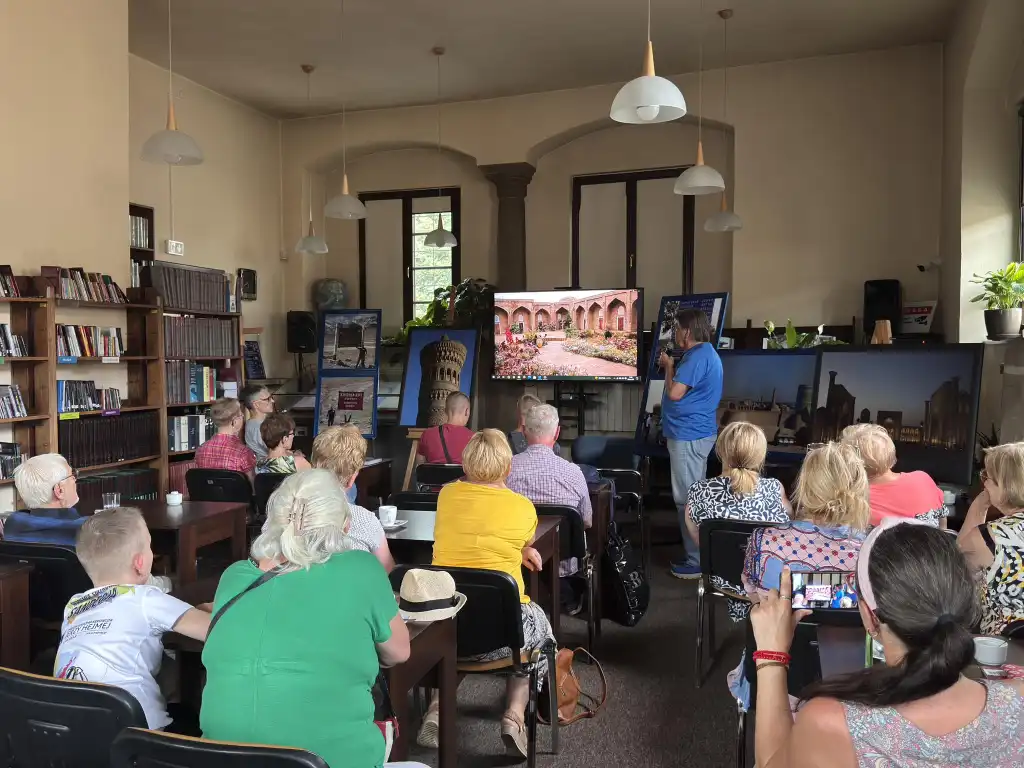 Fascynująca podróż Jedwabnym Szlakiem. Spotkanie z Henrykiem Januszem w sądeckiej bibliotece