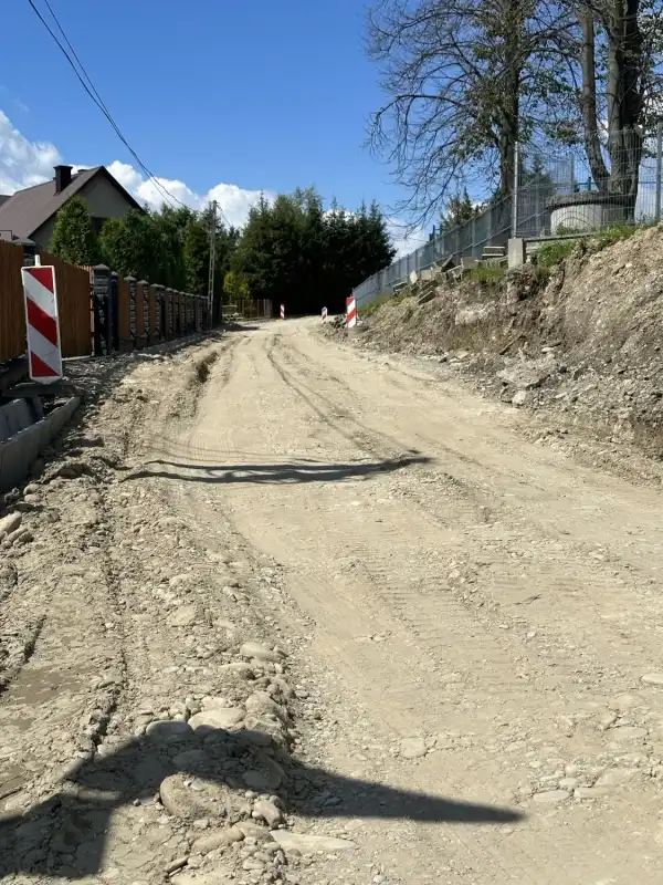 Trwa odbudowa drogi Łęka Wykop – Koniuszowa – Mogilno