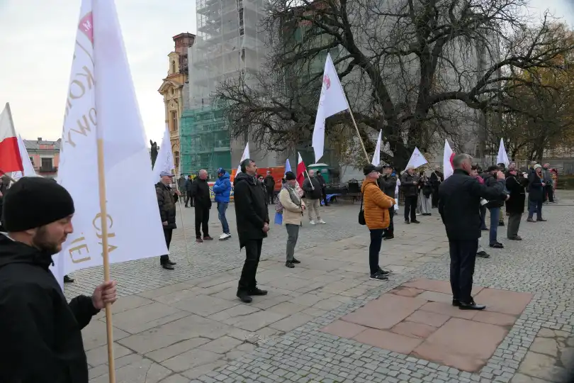 Marsz dla Pokoju w Nowym Sączu. Manifestacja sprzeciwu wobec wojny
