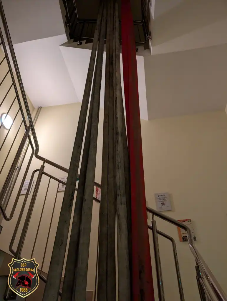 Pożar stolarni w Królowej Górnej. Interweniowało aż 10 zastępów straży