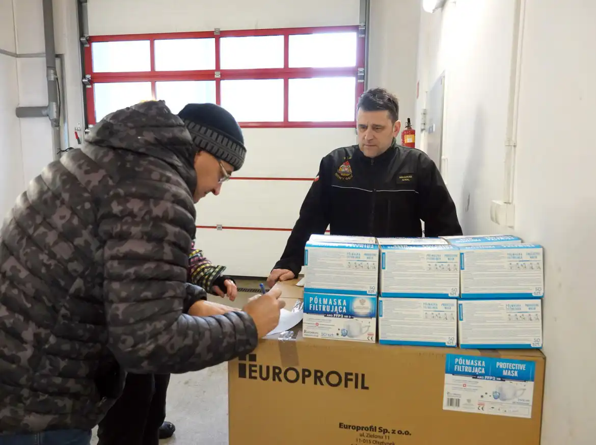 Powiat nowosądecki: Maseczki pojechały do DPSów i gmin