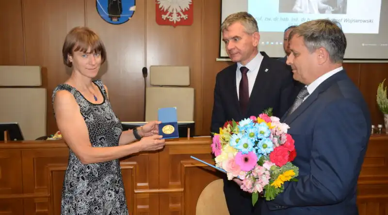 Rada Miejska w Starym Sączu przyznała pośmiertnie Medal Honorowy prof. Józefowi Wojnarowskiemu