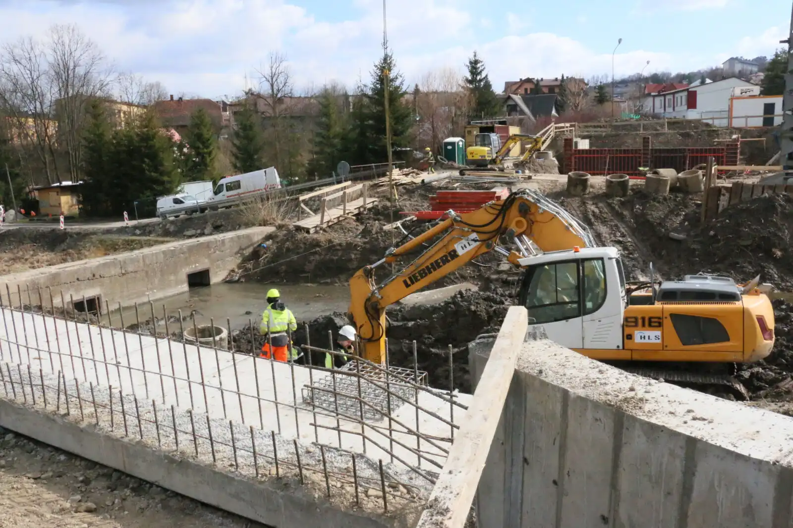 Limanowa: Powstaje nowy most pomiędzy ulicami J. Marka i Sikorskiego, ruszają remonty dróg