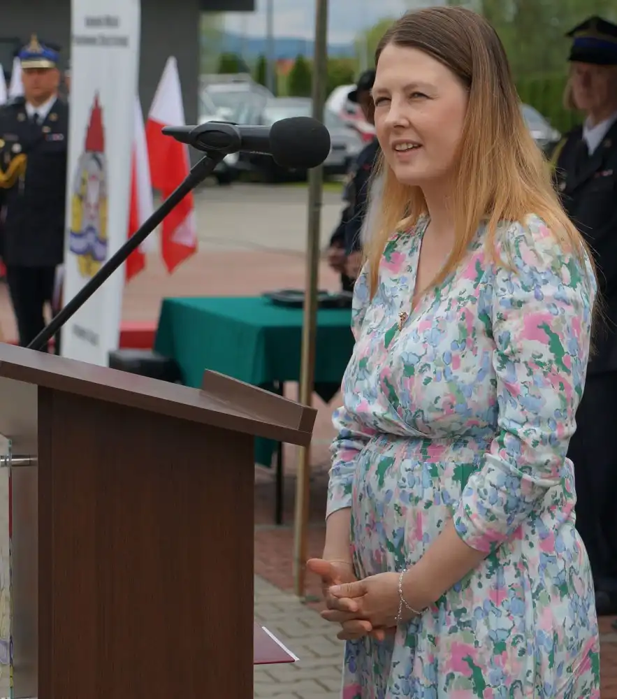 Powiatowy Dzień Strażaka. Starosta wręczył Złote Jabłka Sądeckie strażakom ze Specjalistycznej Grupy Poszukiwawczo-Ratowniczej