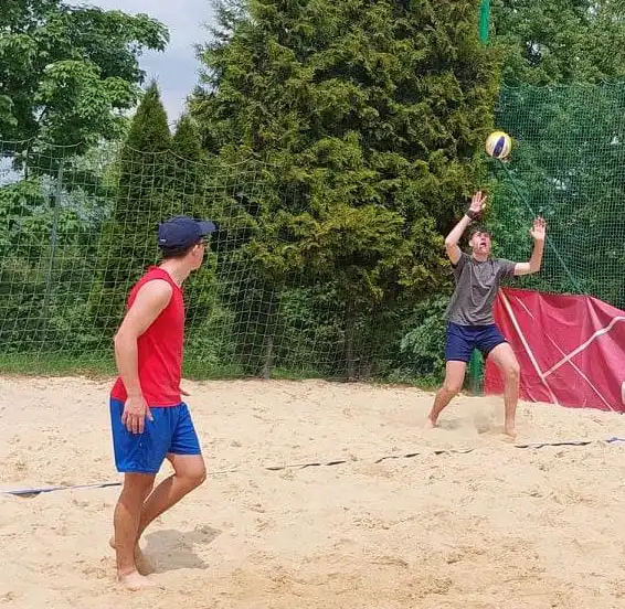 Nowi mistrzowie powiatu w piłce plażowej dziewcząt i chłopców