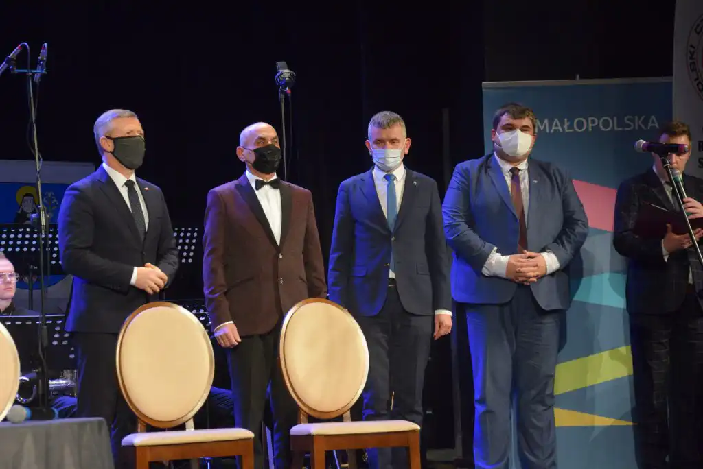 Andrzej Lis odznaczony Medalem Stulecia Odzyskanej Niepodległości. W Starym Sączu odbył się benefis honorowego krwiodawcy