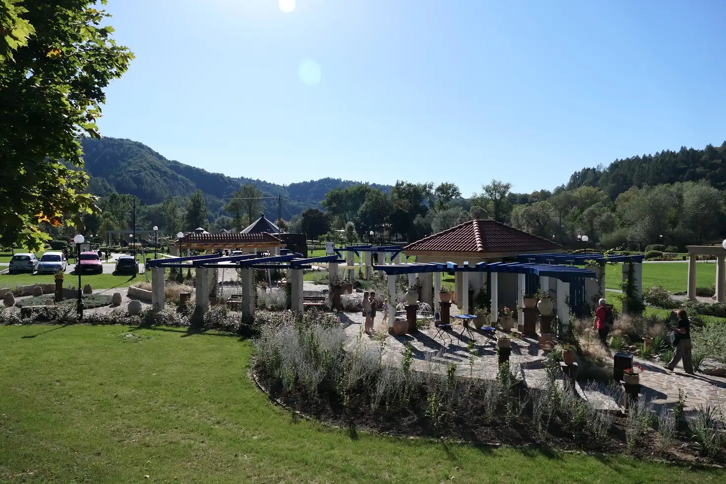 Muszyna: Szykują się opłaty w popularnych ogrodach. Barierki i bramki już stoją