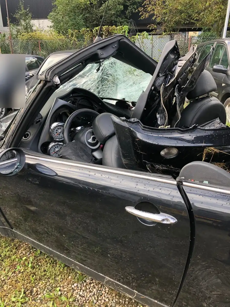 Piątek 13. na DK28. Tragiczne zderzenie Mini Coopera z Mercedesem