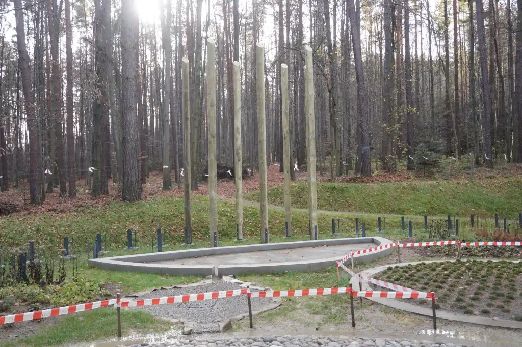 Spacer wśród sfer. Nowa atrakcja Starego Sącza nabiera kształtów