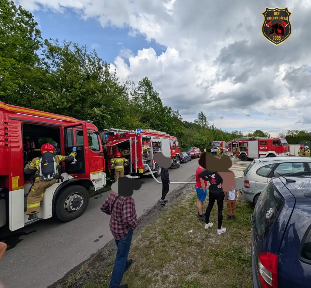 Pożar stolarni w Królowej Górnej. Interweniowało aż 10 zastępów straży