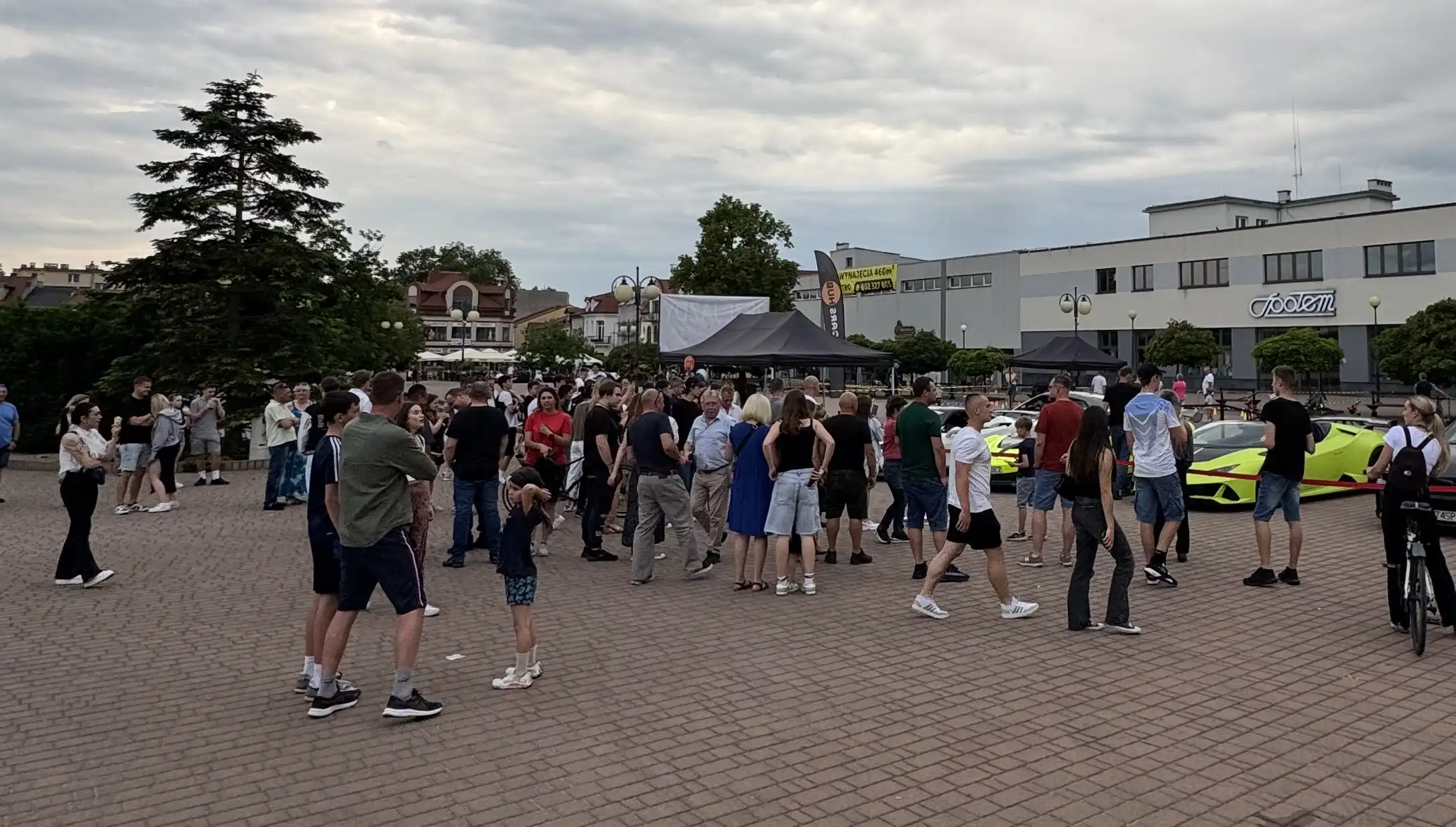 Ferrari, Lamborghini i szczytny cel. Super samochody spełniają marzenia dzieci i zbierają pieniądze na karetki. Już w ten piątek i sobotę w Bochni