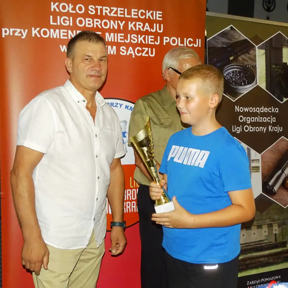 Medale, puchary i słodkości dla najlepszych strzelców