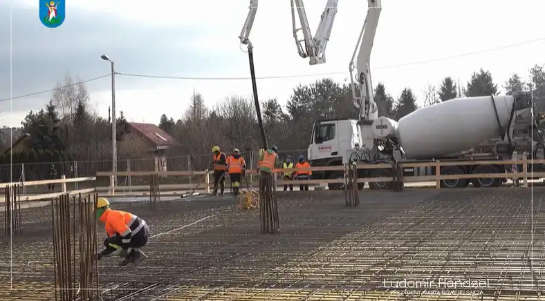 Nowy Sącz: Trwa budowa miejskich apartamentowców