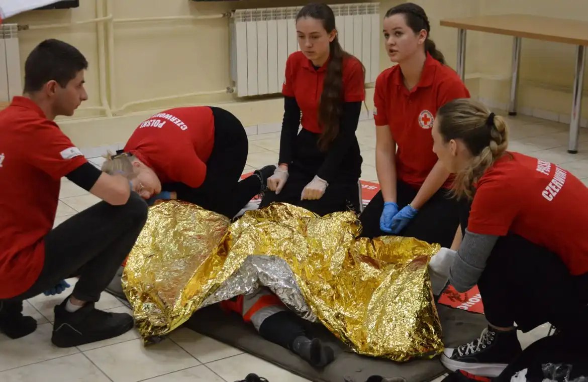 Uczniowie LO w Starym Sączu obronili tytuł Mistrza Powiatu w Mistrzostwach Pierwszej Pomocy