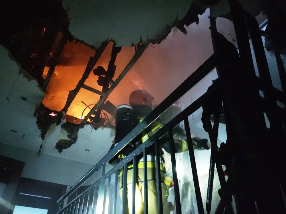 Pożar budynku w Cieniawie. Na parterze znajdował się warsztat samochodowy