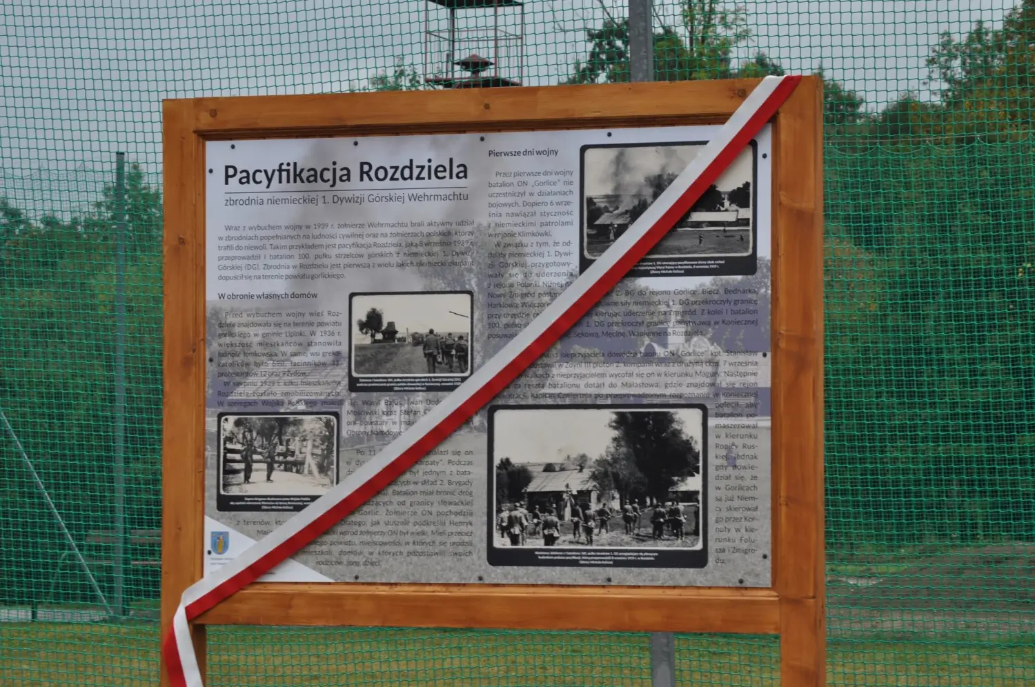 Pamięć o ofiarach wciąż żywa. W Rozdzielu odsłonięto trzy tablice