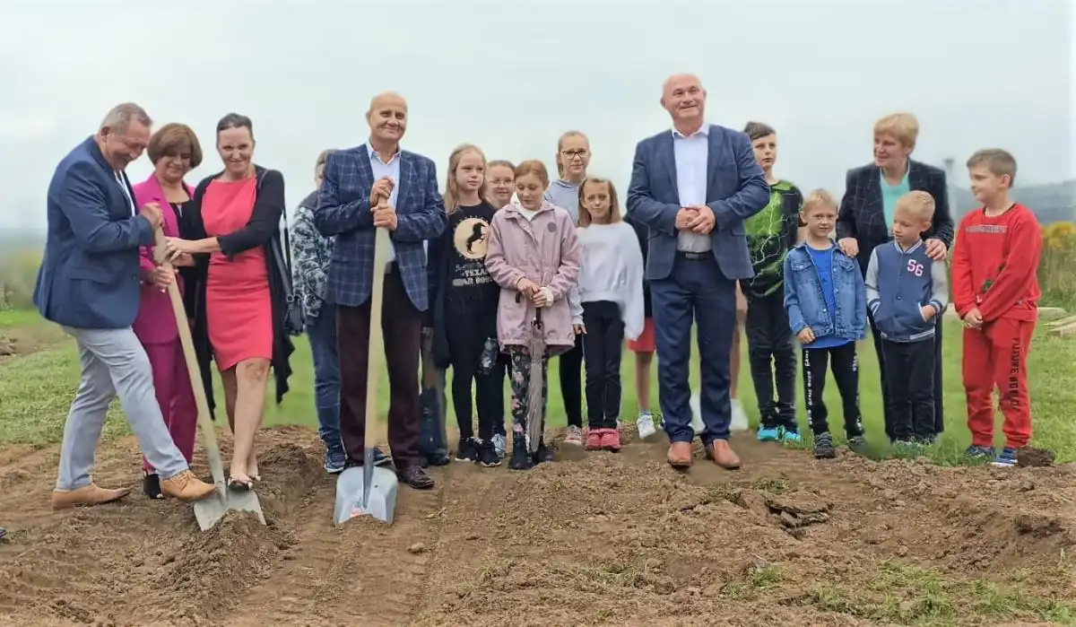Rozpoczyna się budowa nowej Szkoły Podstawowej w Stadłach