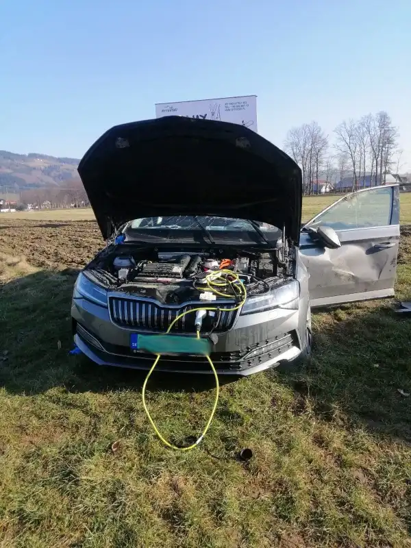 Na ul. Węgierskiej w Starym Sączu dachowała osobówka