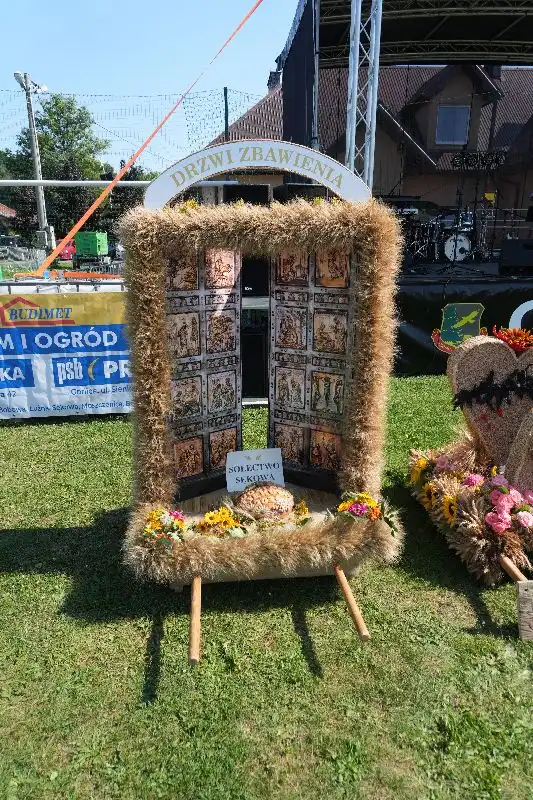 Radosne święto plonów. Mieszkańcy Gminy Sękowa dziękowali za urodzaj