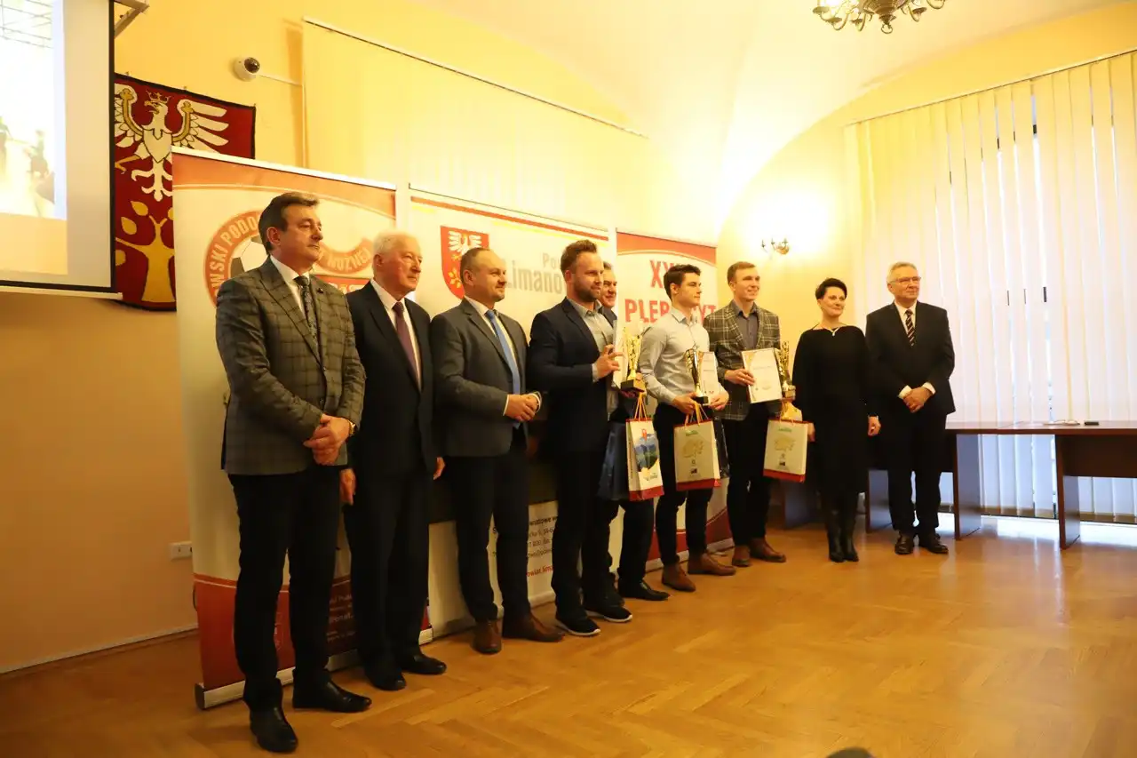 Laureaci XXIV Plebiscytu na najpopularniejszego piłkarza i trenera Ziemi Limanowskiej 2021 nagrodzeni