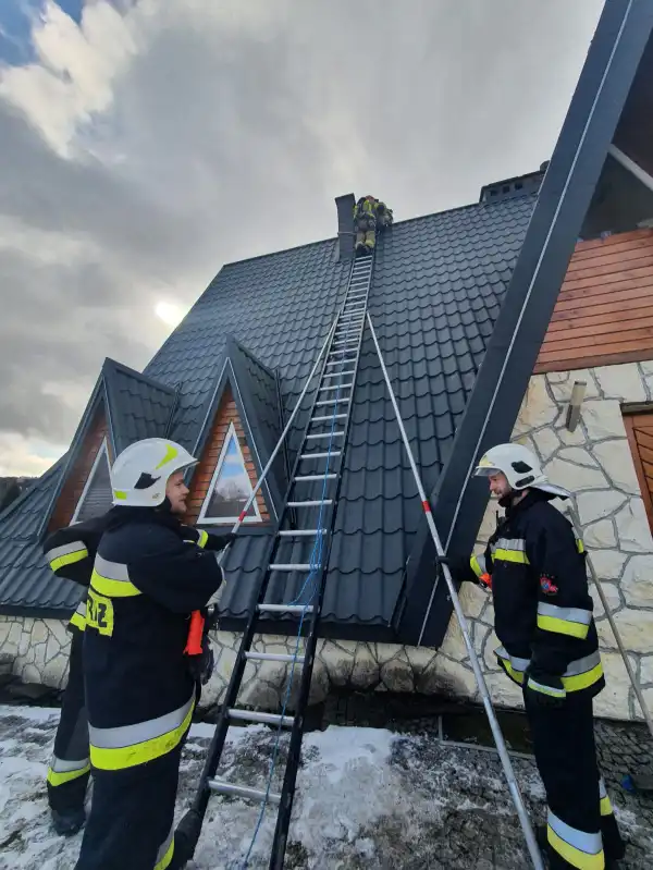 Tylicz. Pożar sadzy w przewodzie kominowym budynku mieszkalnego