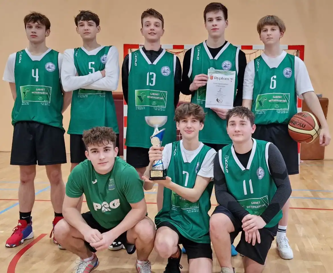 Reprezentanci grybowskiego liceum najlepsi w koszykówce