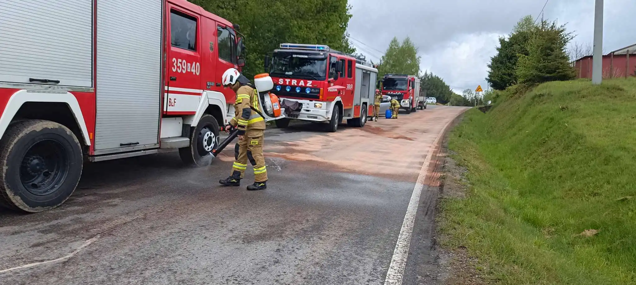 Kolizja na granicy Królowej Górnej i Ptaszkowej. Interweniowały trzy jednostki straży